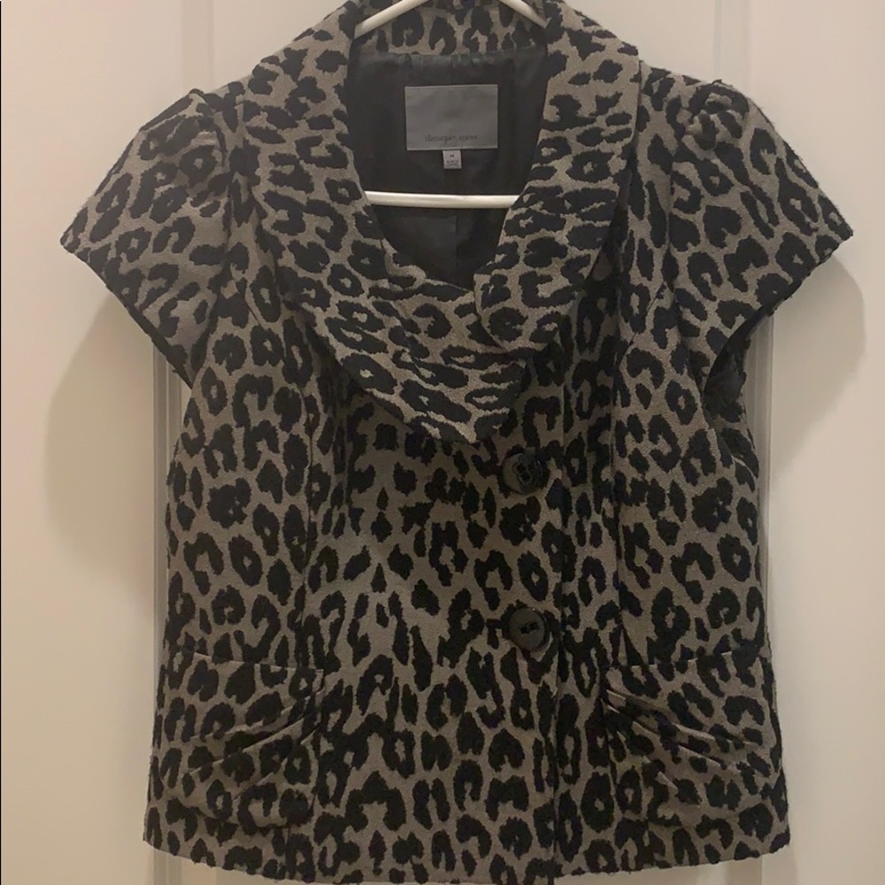 Cupped sleeve leopard print wool jacket